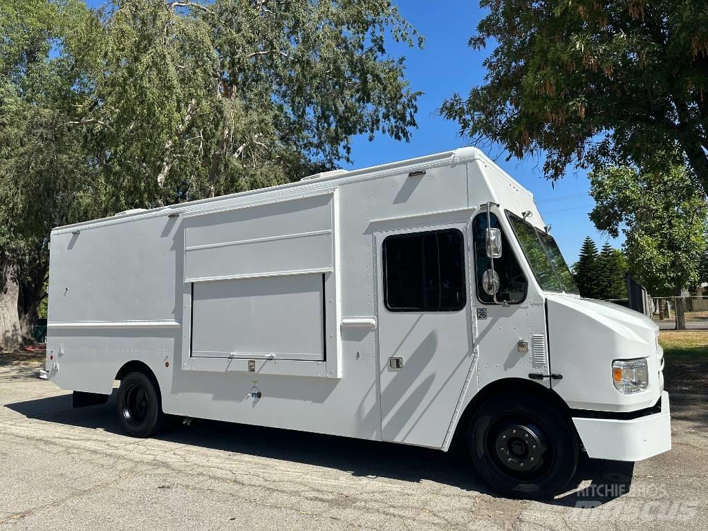 Freightliner M-LINE شاحنات ذات هيكل صندوقي