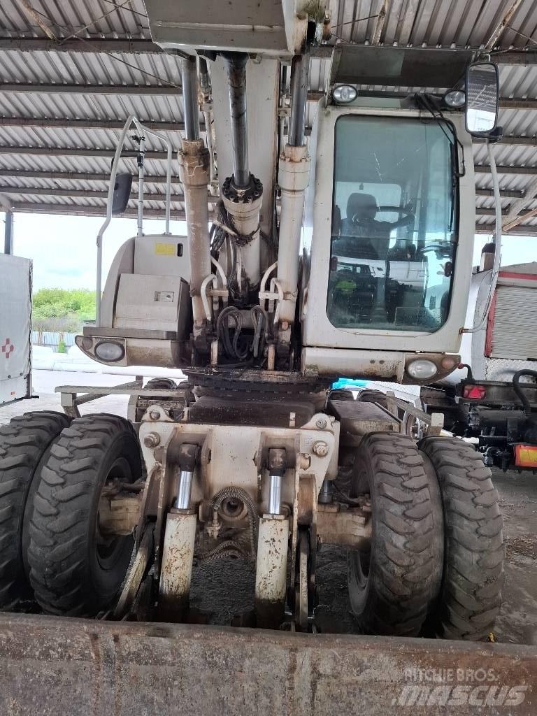 JCB JCB JS 175W حفارات بعجل