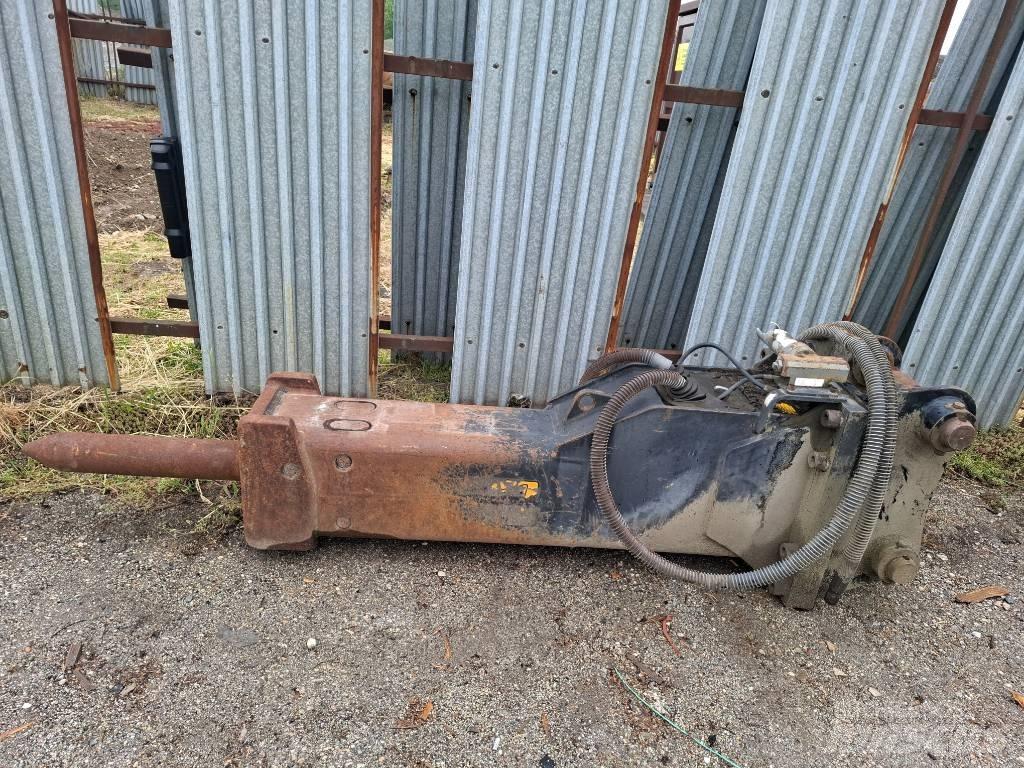 JCB JCB JS 175W حفارات بعجل