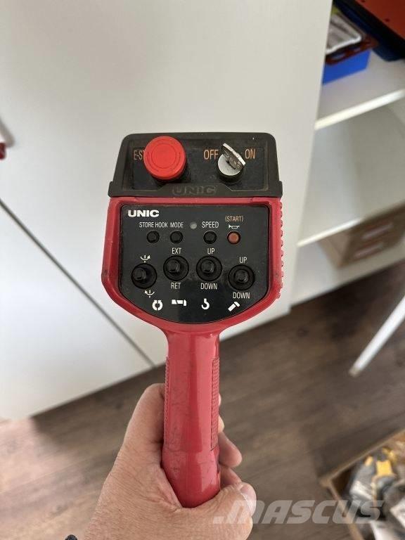 Unic B 345 رافعات مجنزرة