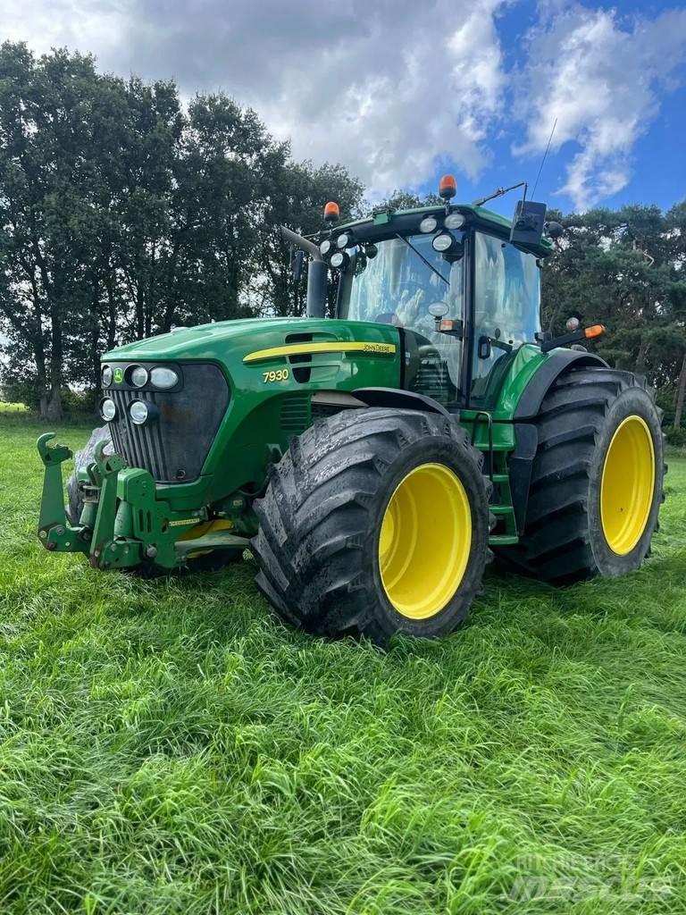 John Deere 7930 الجرارات