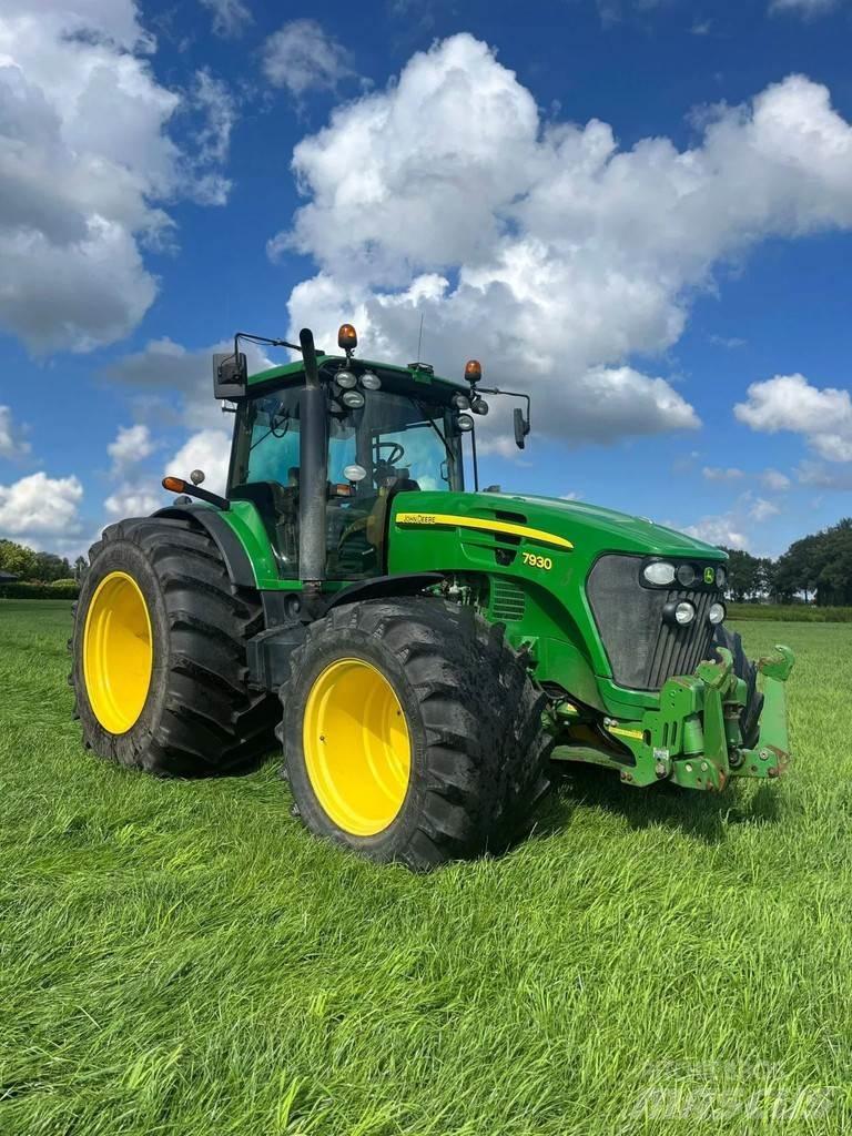 John Deere 7930 الجرارات