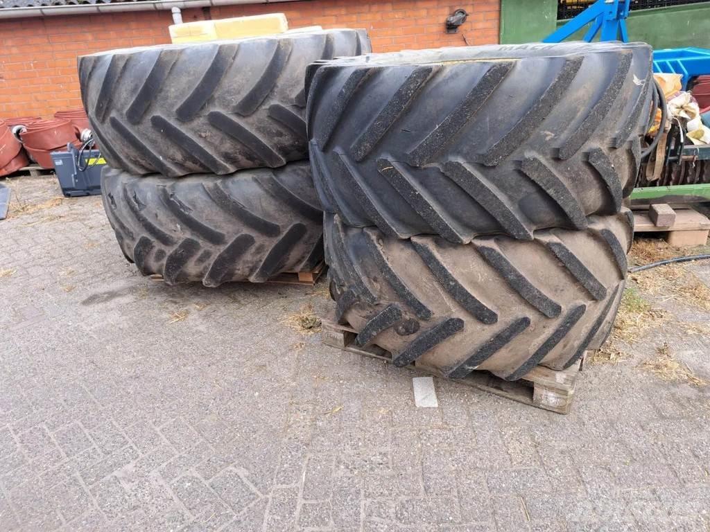 John Deere 7930 الجرارات