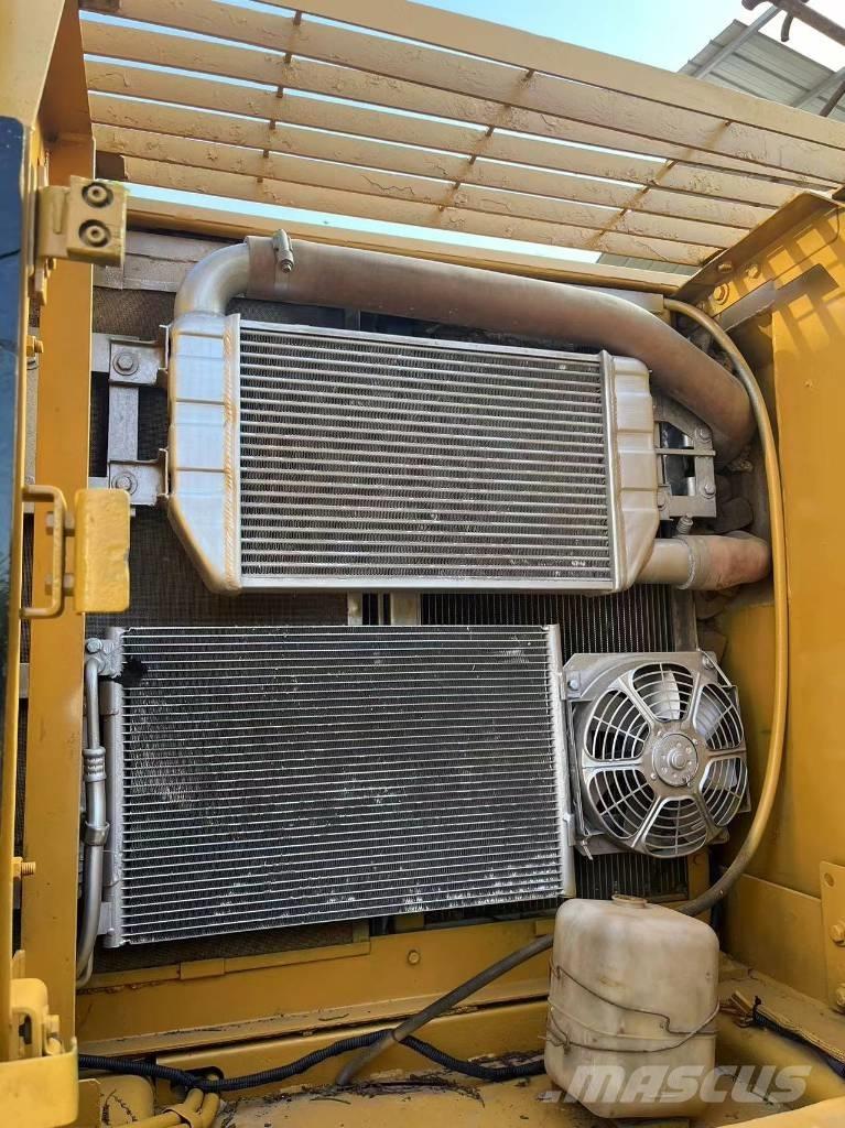 CAT 320 C L حفارات زحافة