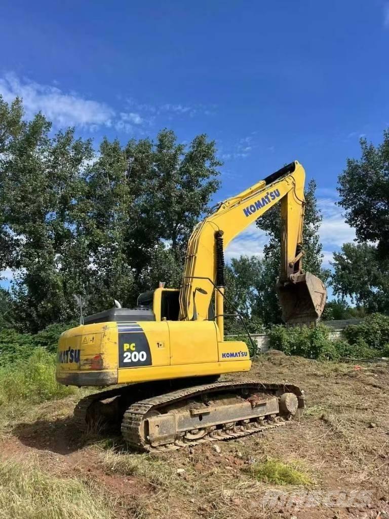Komatsu PC 200 حفارات زحافة