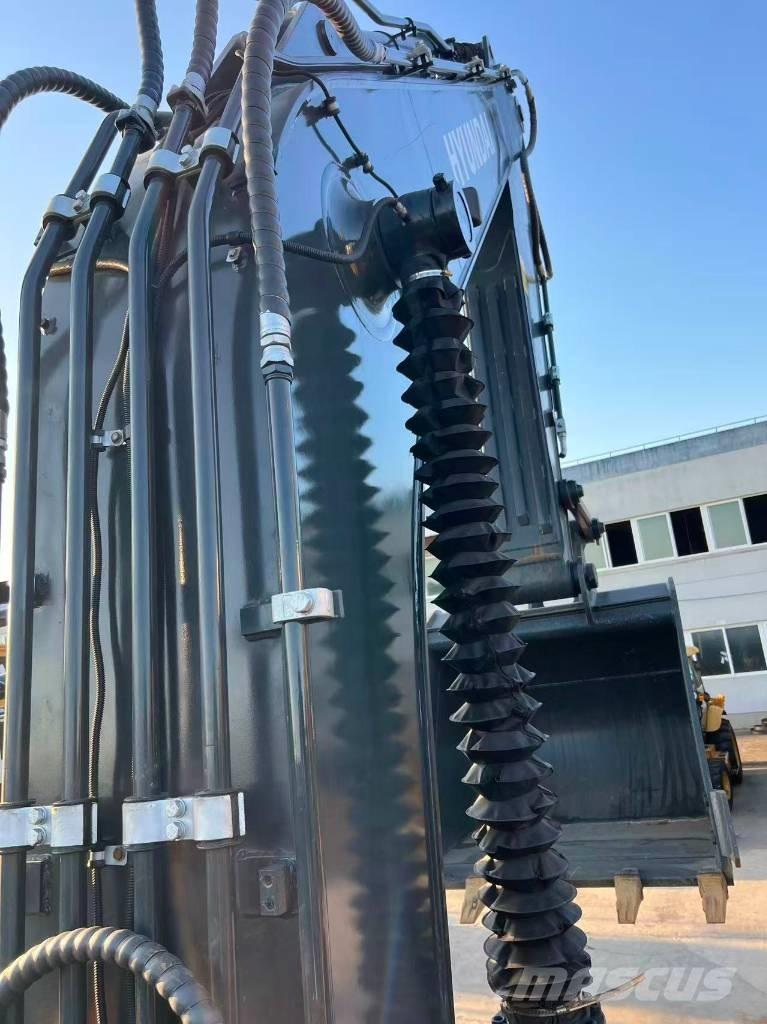 Hyundai R305LC-9T حفارات زحافة