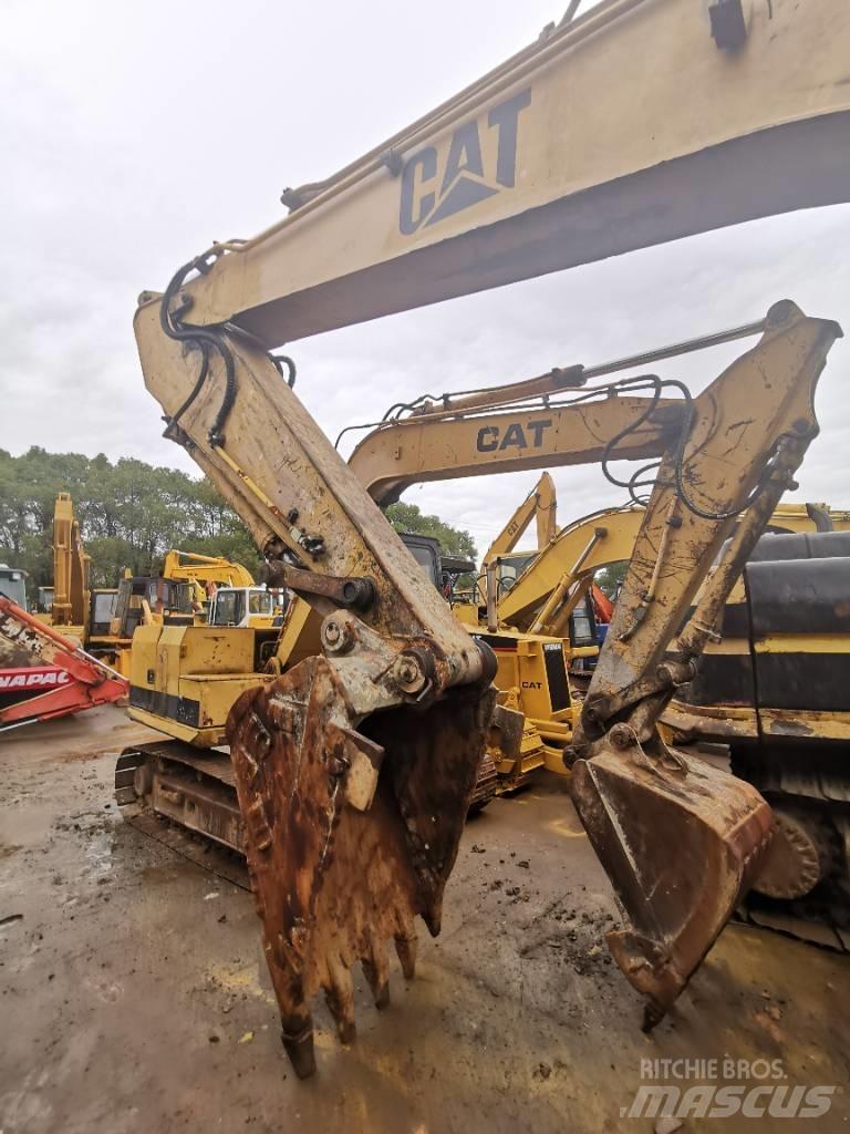 CAT E 70 B حفارات زحافة