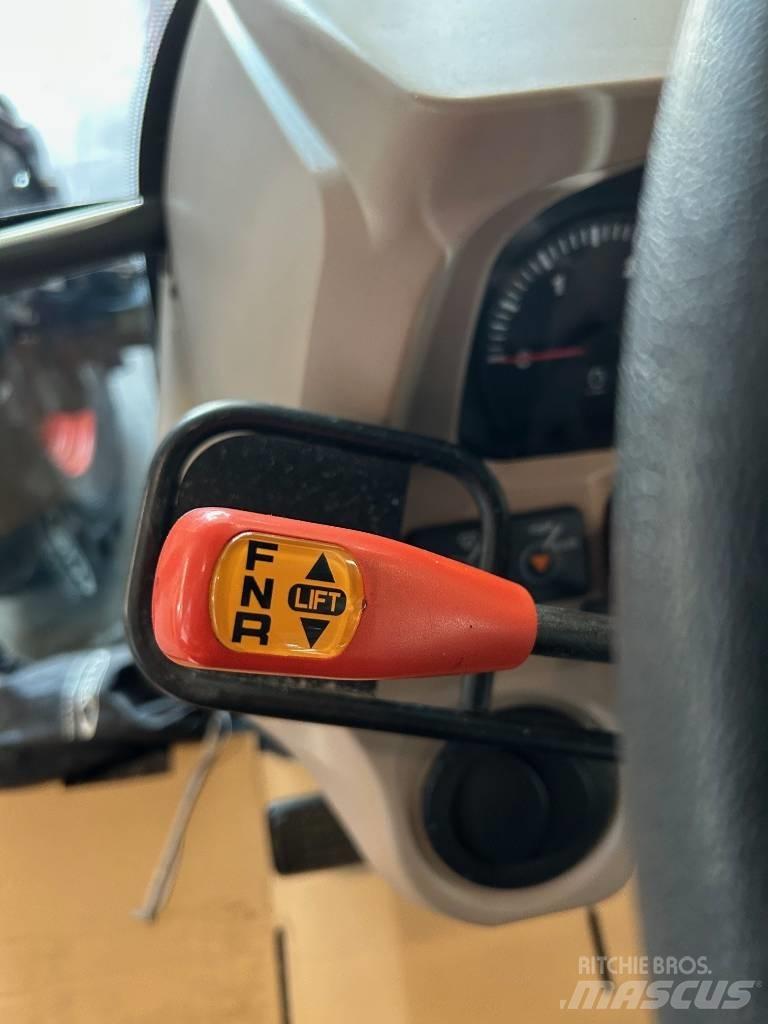 Kubota M 7040 DT الجرارات