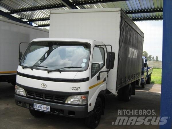 Toyota Dyna 7105 شاحنات بغطاء جانبي