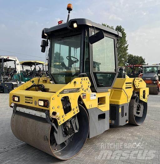 Dynapac CC 2200 مداحل ثنائية الاسطوانة