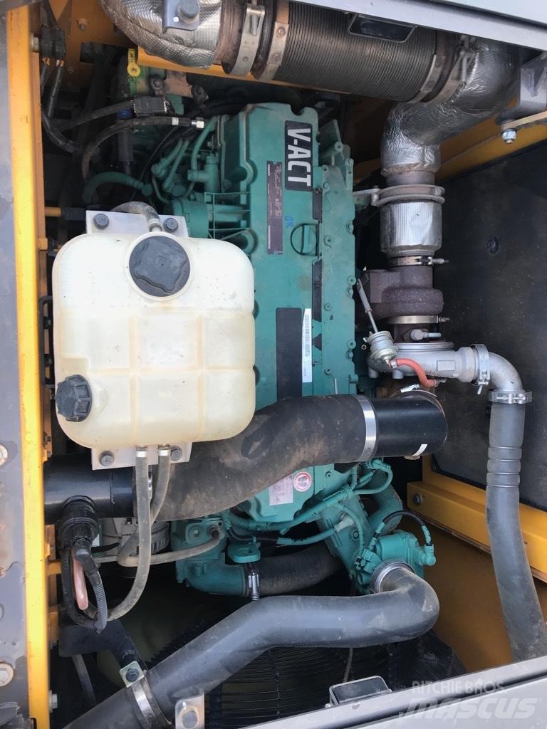 Volvo EC 250 E حفارات زحافة