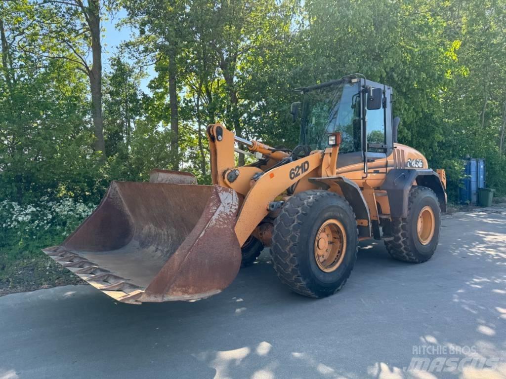 CASE 621 D لوادر بعجل