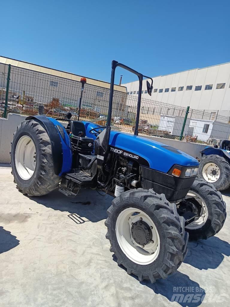 New Holland TN 90 F الجرارات