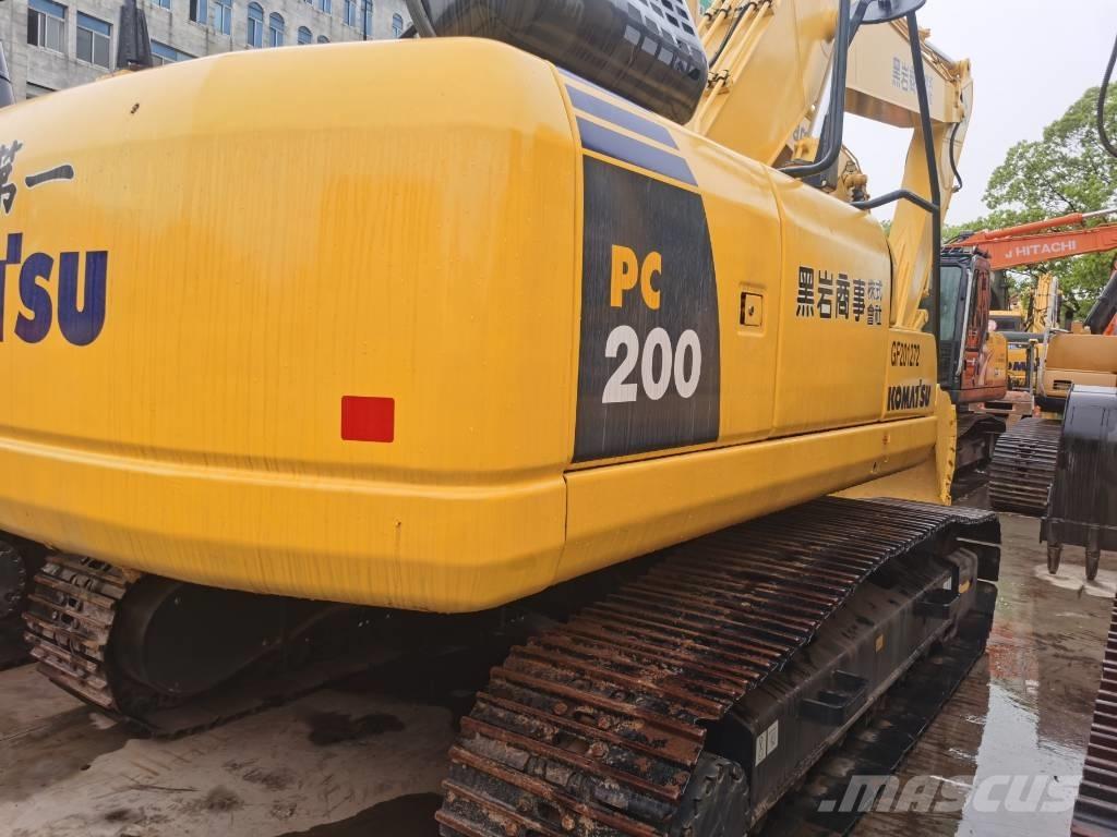 Komatsu PC 200-8 حفارات زحافة