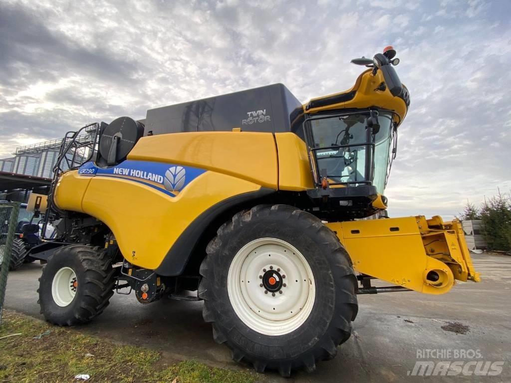New Holland CR 7.90 حصادات
