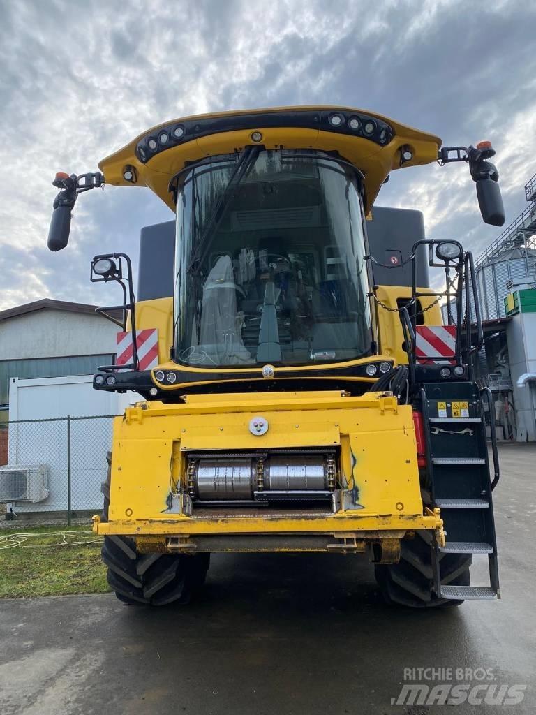 New Holland CR 7.90 حصادات