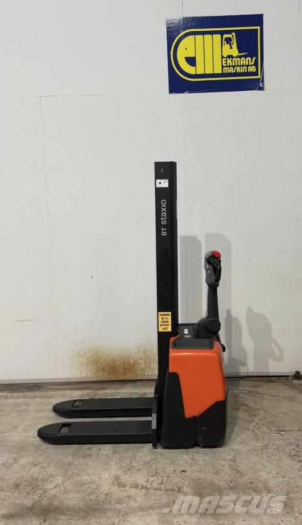 BT truck HWE 100 معدات الرفع منخفض المستوى