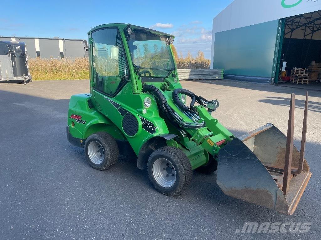 Avant 528 لوادر متعددة الأغراض