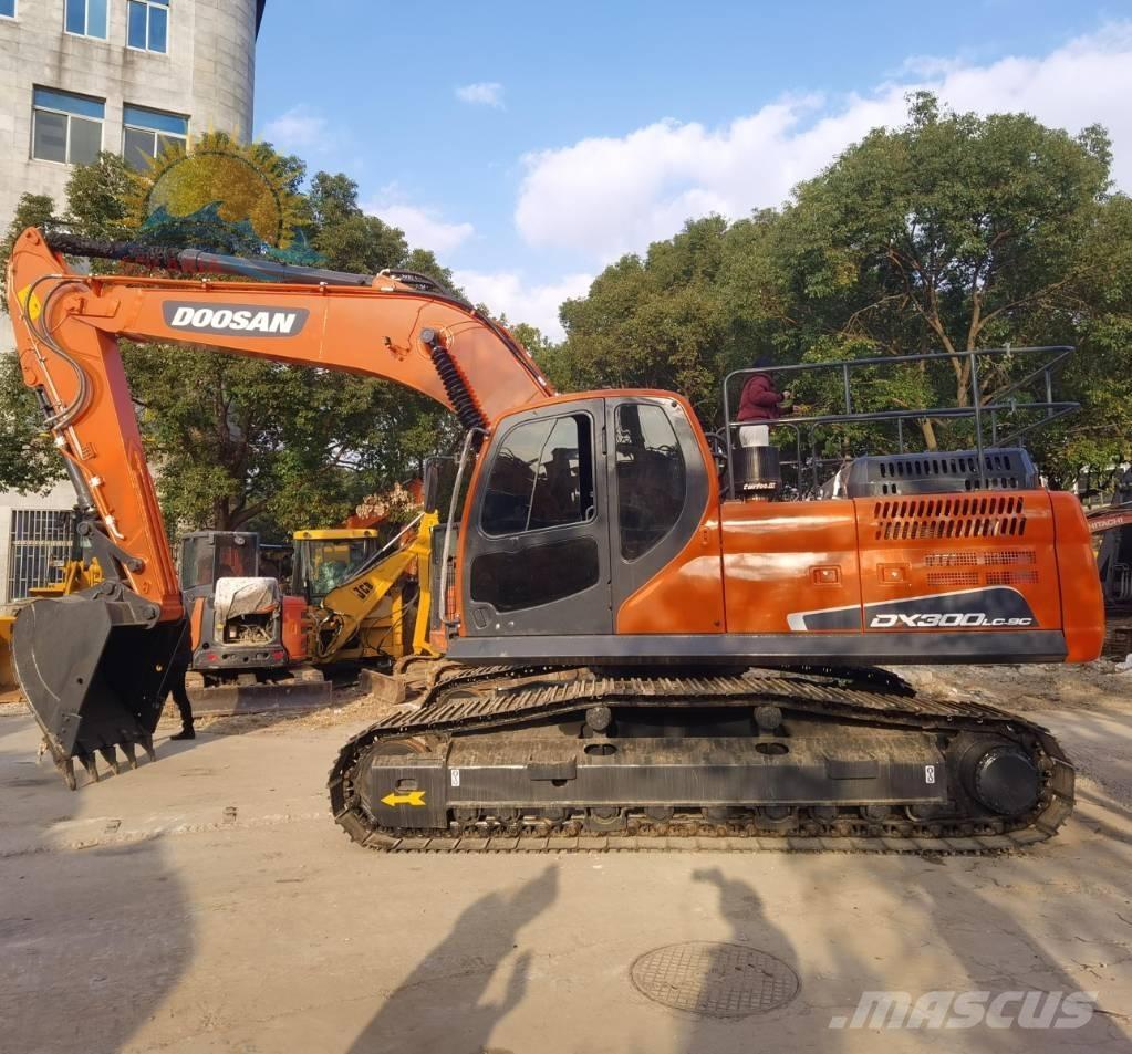 Doosan DX 300 LC حفارات زحافة