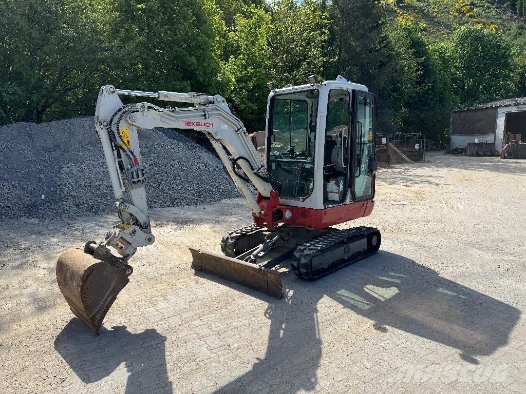 Takeuchi TB 225 حفارات صغيرة أقل من 7 طن (حفارات صغيرة)