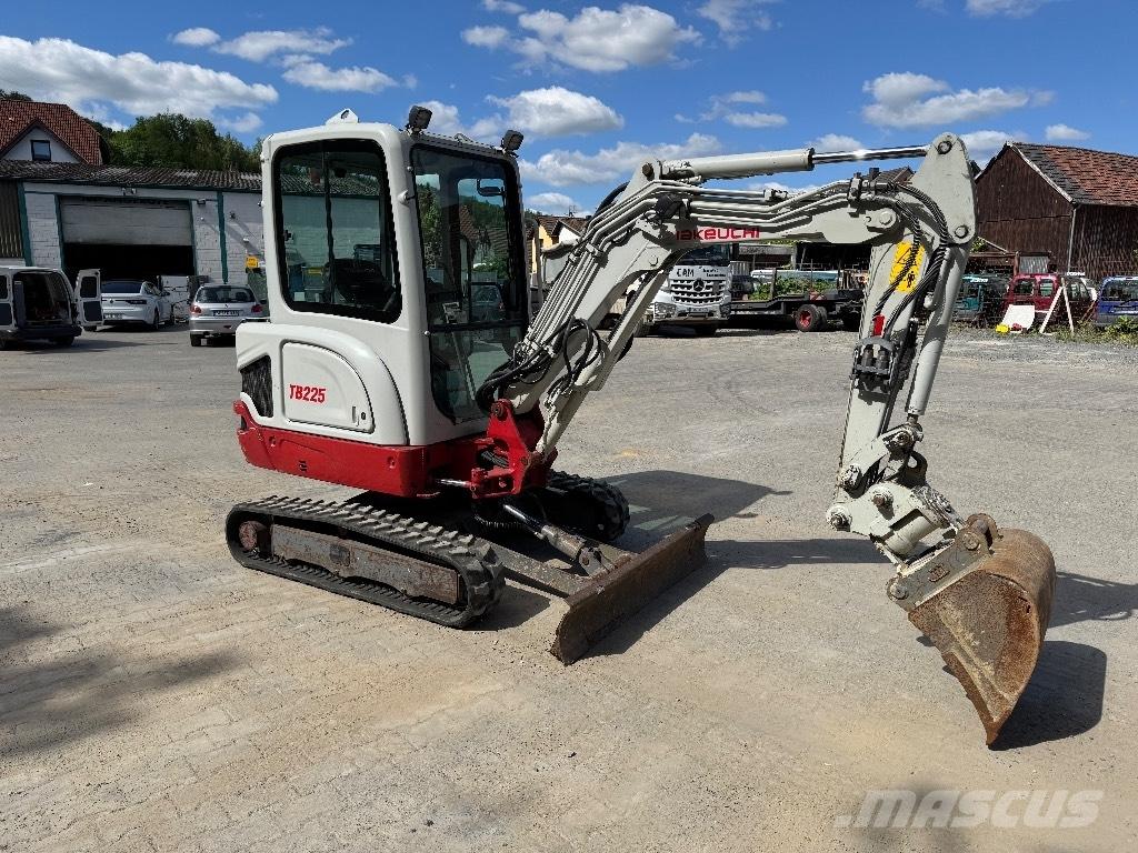 Takeuchi TB 225 حفارات صغيرة أقل من 7 طن (حفارات صغيرة)