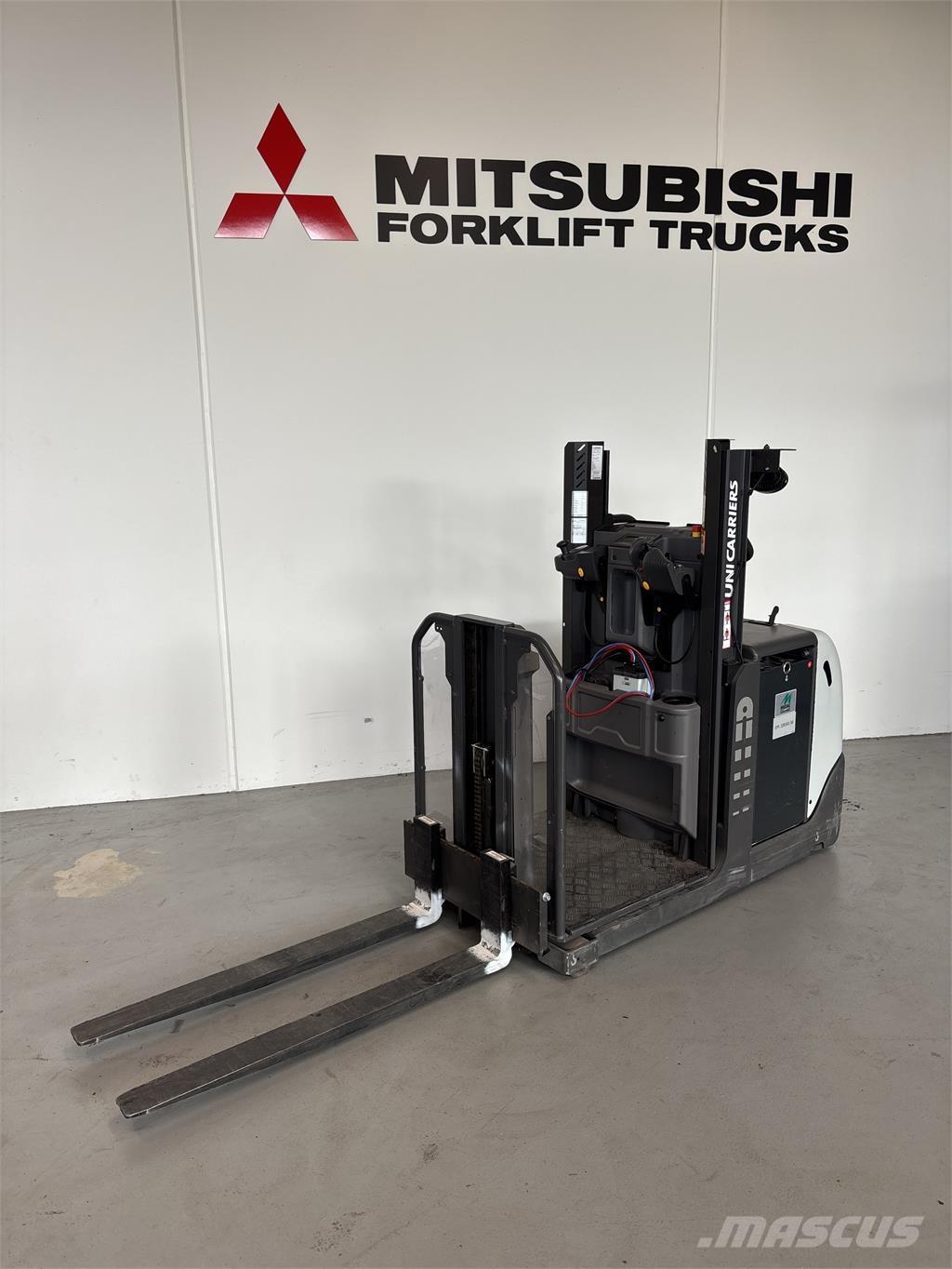 UniCarriers EPL100 معدات الرفع عالي المستوى