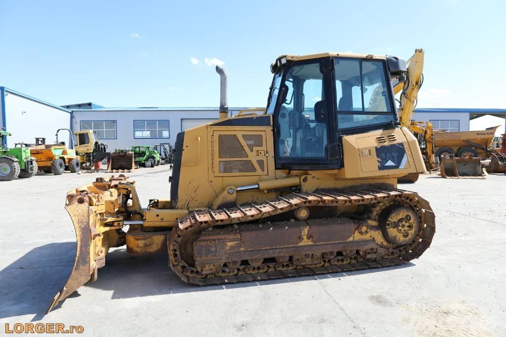 CAT D 6 K XL بلدوزرات مجنزرة