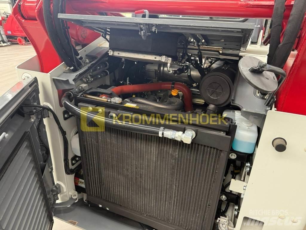 Takeuchi TL 12V-2 لوادر انزلاقية التوجيه