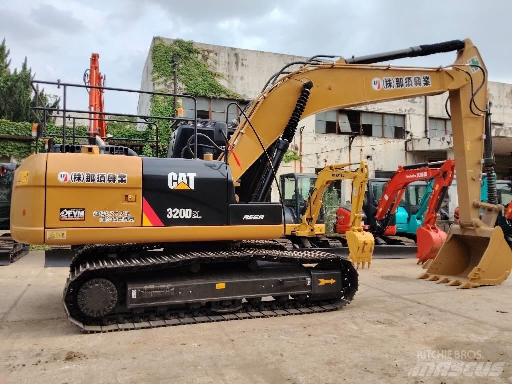 CAT 320D حفارات زحافة