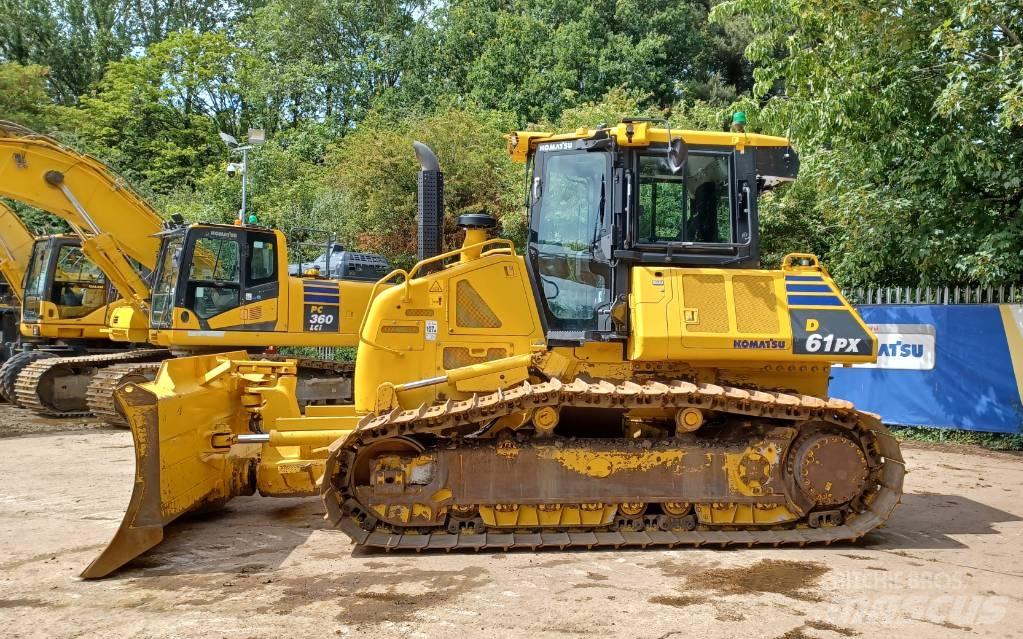 Komatsu D61PX-24 بلدوزرات مجنزرة