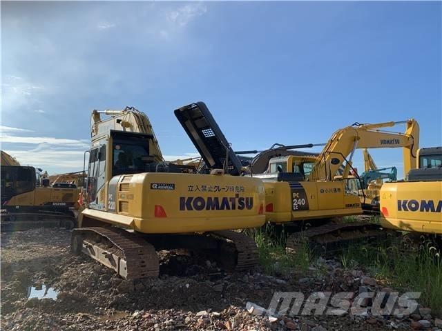Komatsu PC 220-8 حفارات زحافة