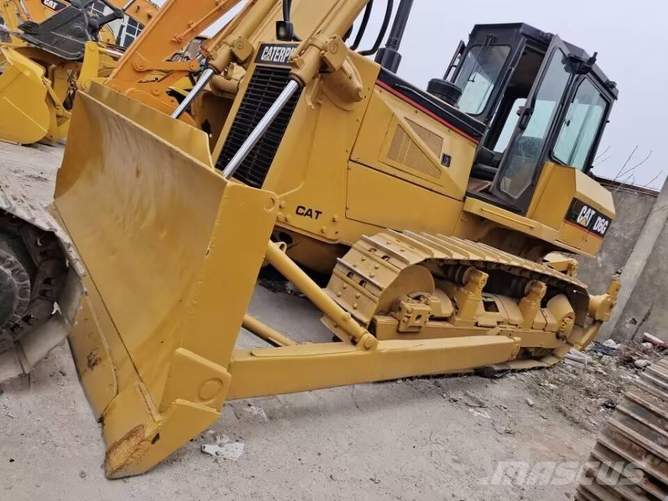 CAT D 6 G بلدوزرات مجنزرة