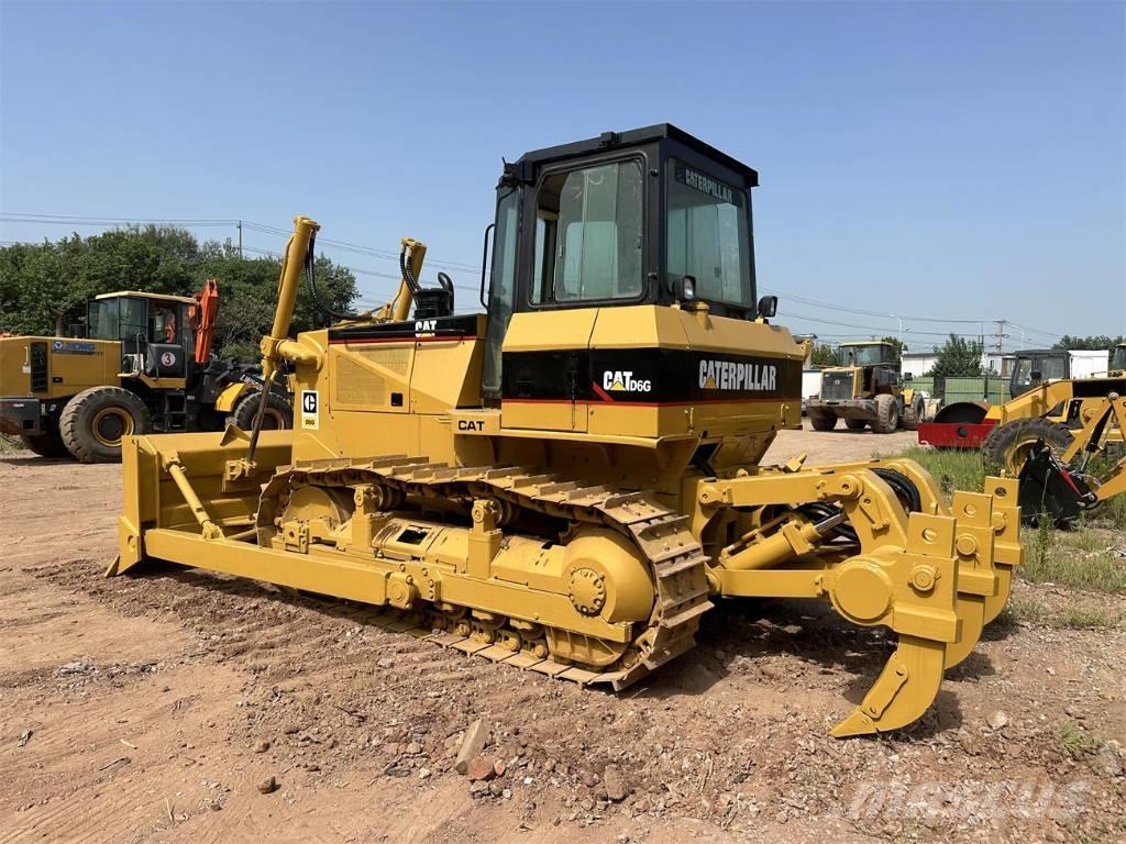 CAT D 6 G بلدوزرات مجنزرة