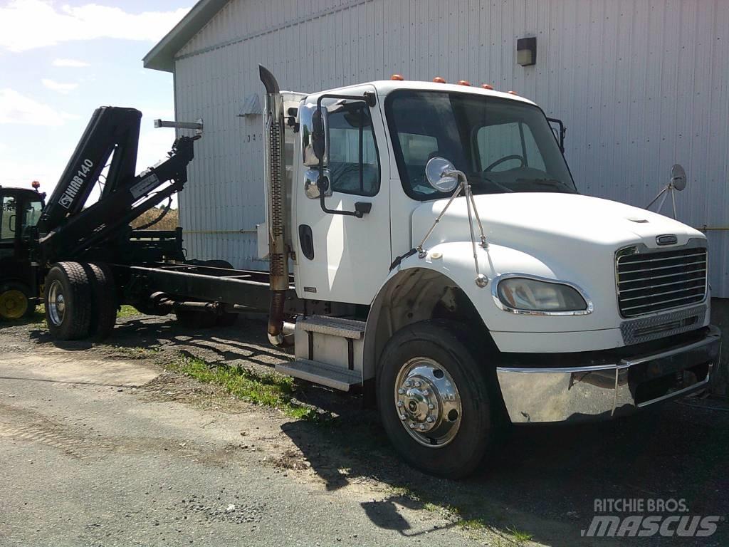 Freightliner M2 شاحنات بمقصورة وهيكل