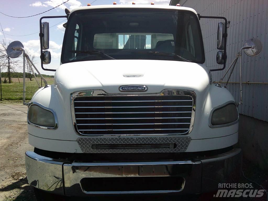 Freightliner M2 شاحنات بمقصورة وهيكل