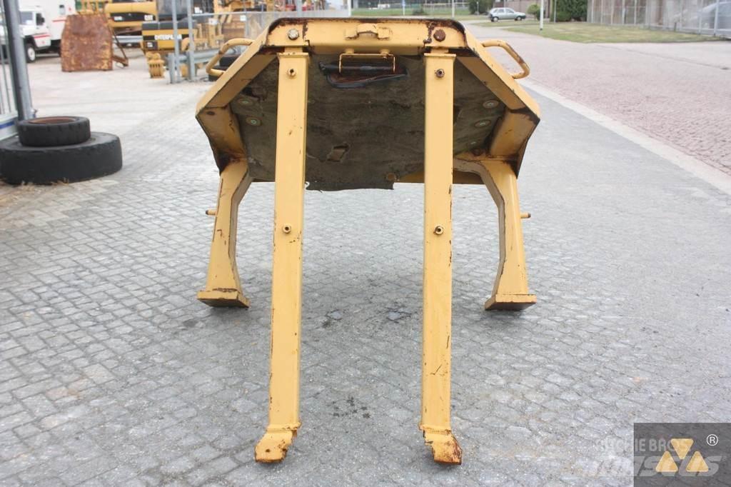 CAT D8N O-rops cab كابينة والداخلية