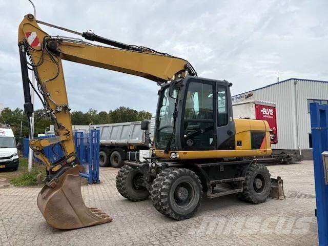 CAT 313D حفارات بعجل