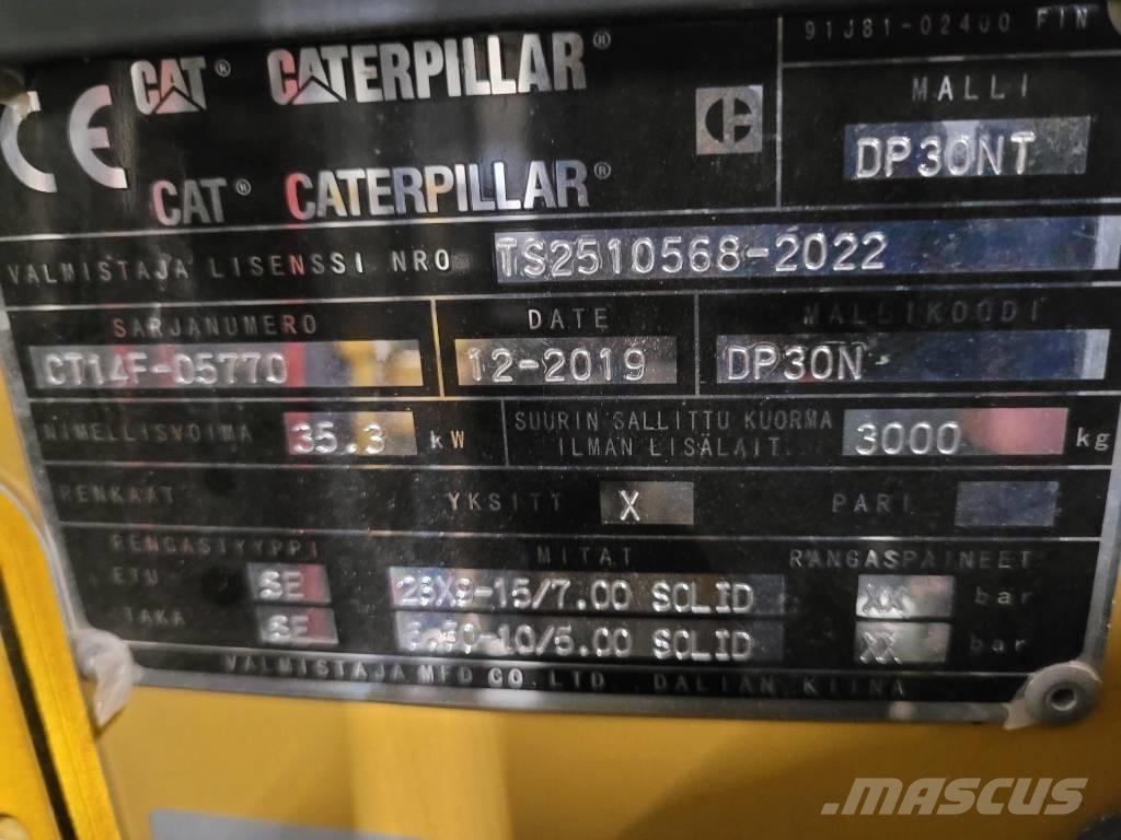 CAT DP 30 N شاحنات الديزل