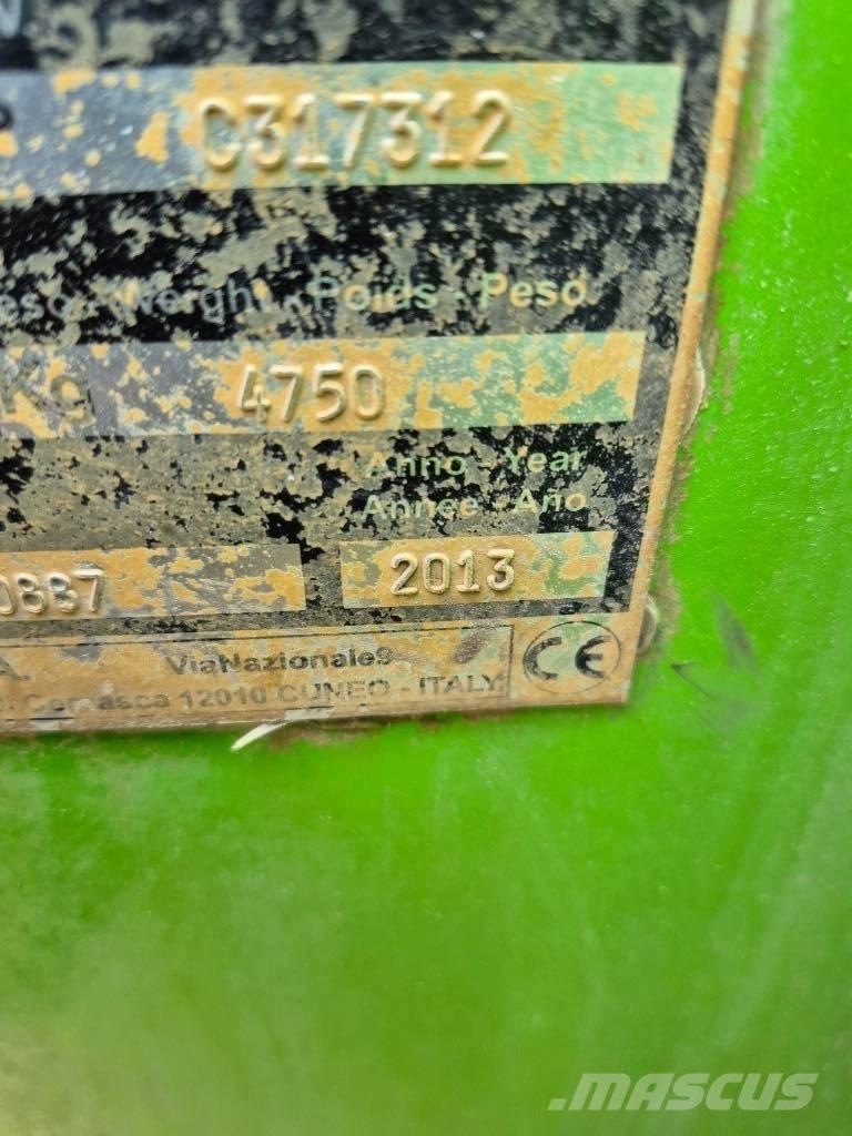 Merlo P 25.6 مناولات متداخلة