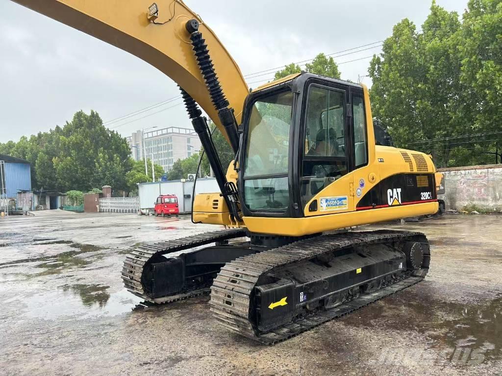 CAT 320 C حفارات زحافة