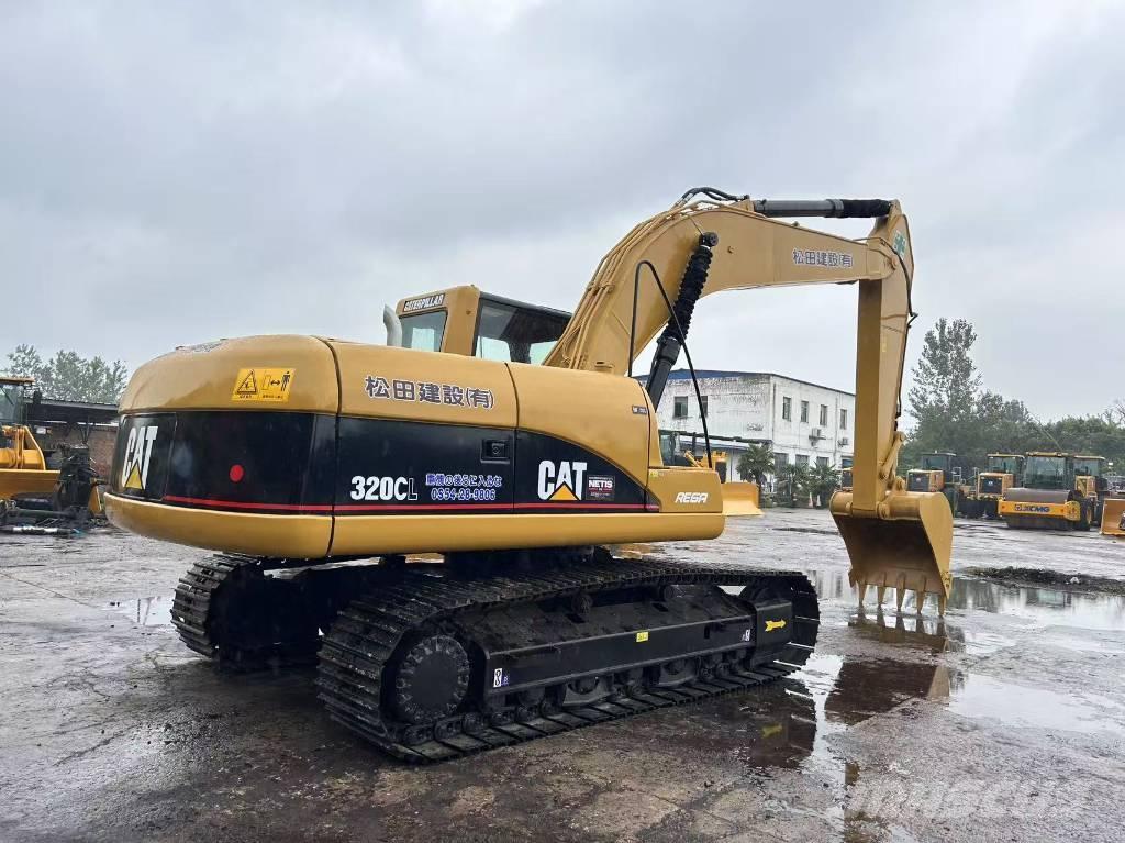 CAT 320 C حفارات زحافة
