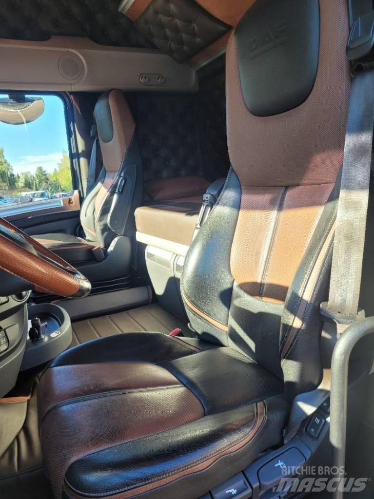 DAF XF.530.FAD شاحنات بمقصورة وهيكل