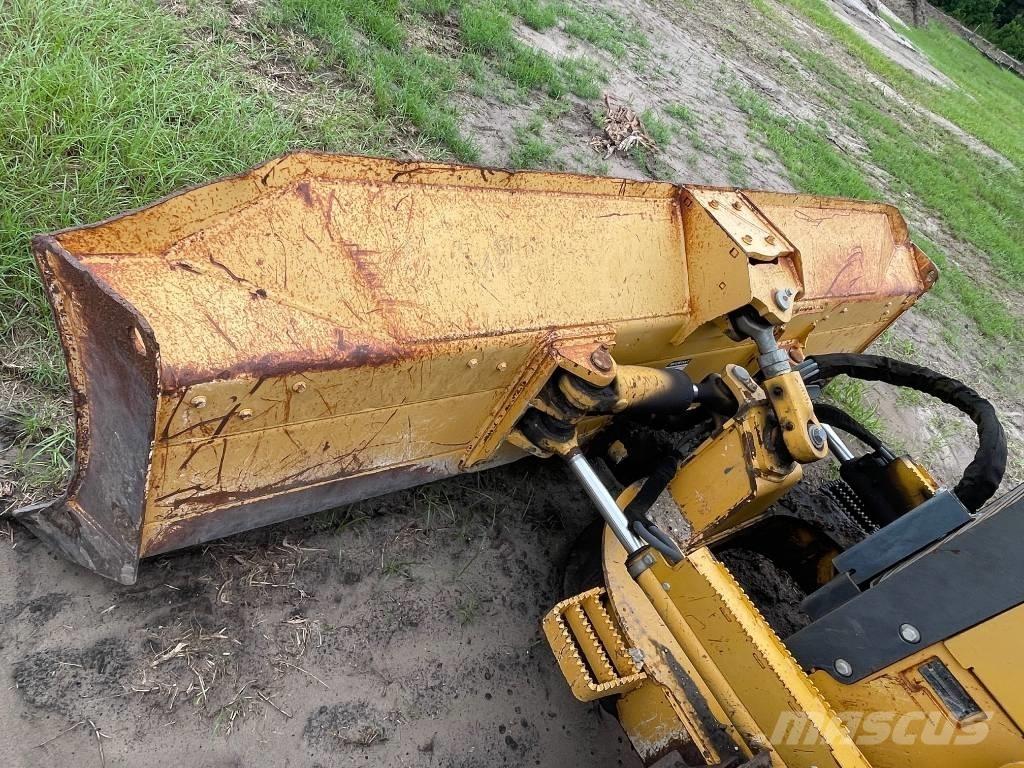 DEERE 450J LGP بلدوزرات مجنزرة