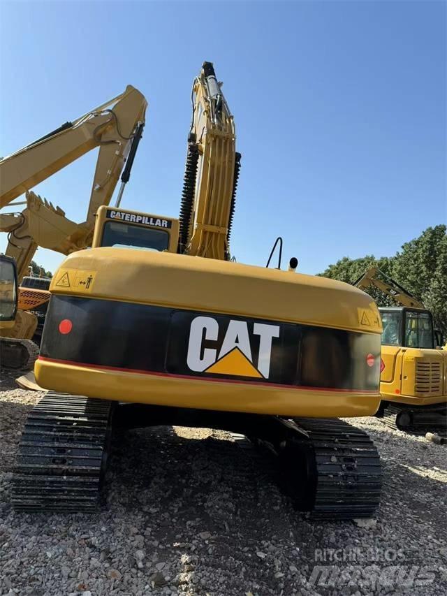CAT 320 C حفارات زحافة