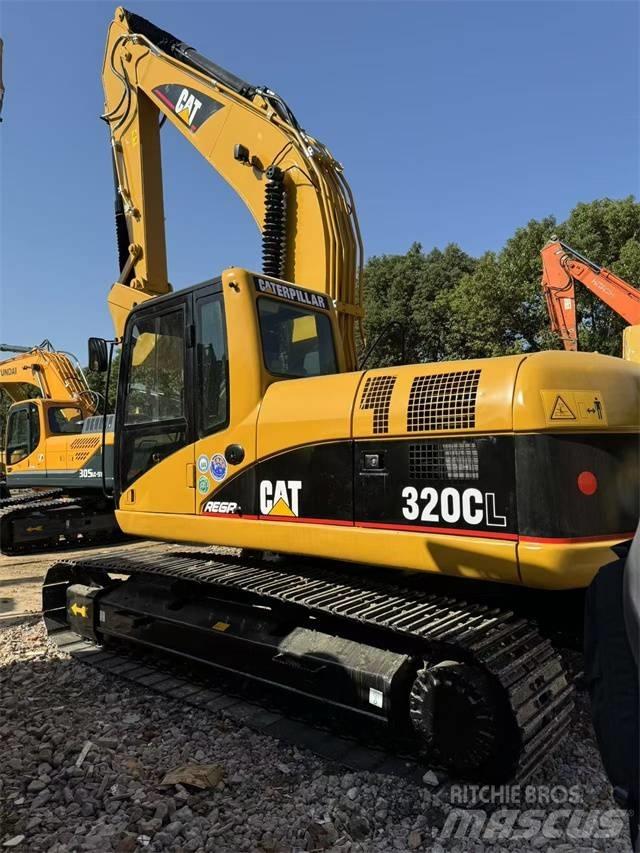 CAT 320 C حفارات زحافة