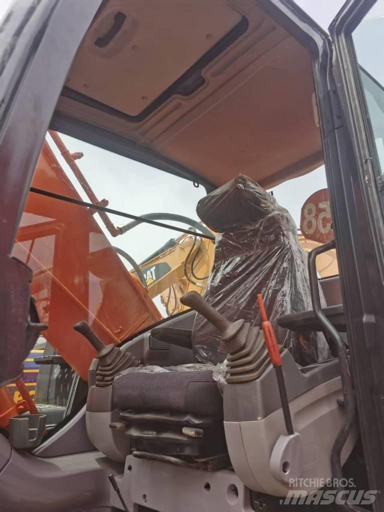 Hitachi ZX 210 حفارات زحافة