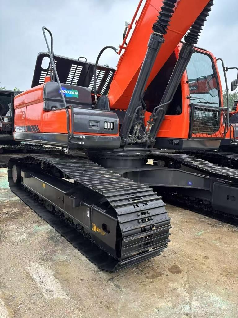 Doosan 225 LCA حفارات زحافة