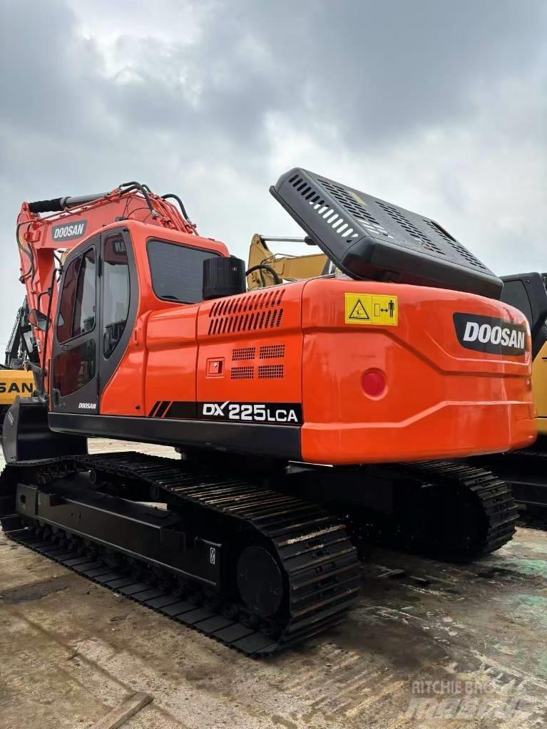 Doosan 225 LCA حفارات زحافة