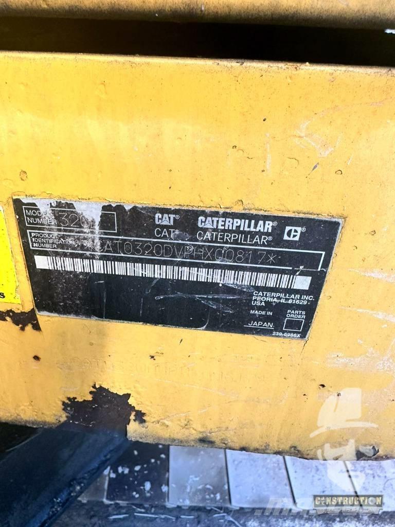 CAT 320 D L حفارات زحافة