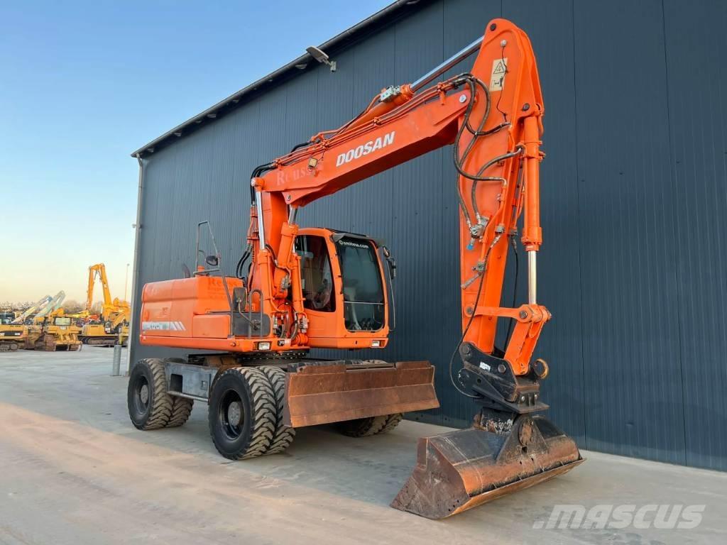 Doosan DX170W حفارات بعجل